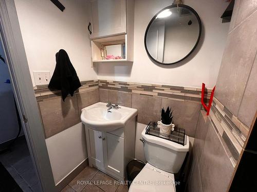 B-745 Lakeshore Rd E, Mississauga, ON - Indoor Photo Showing Bathroom