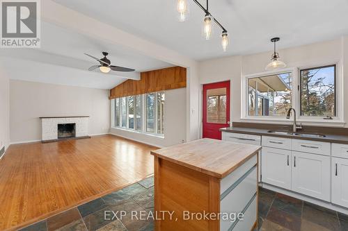 126 Hillcrest Drive, Whitby, ON - Indoor Photo Showing Kitchen With Double Sink