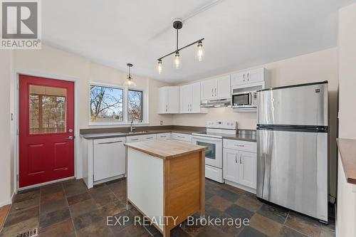 126 Hillcrest Drive, Whitby, ON - Indoor Photo Showing Kitchen With Double Sink