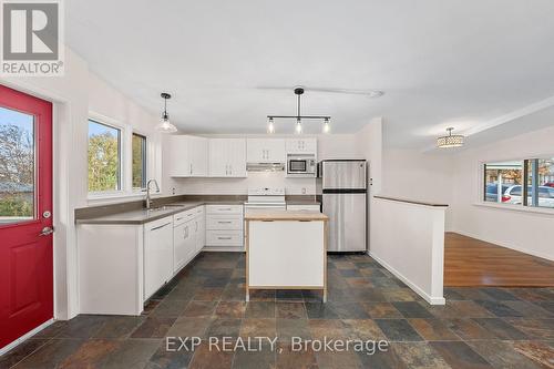 126 Hillcrest Drive, Whitby, ON - Indoor Photo Showing Kitchen