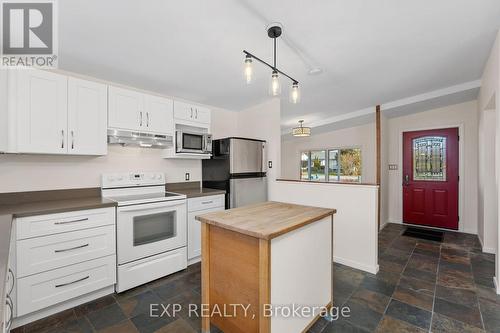 126 Hillcrest Drive, Whitby, ON - Indoor Photo Showing Kitchen