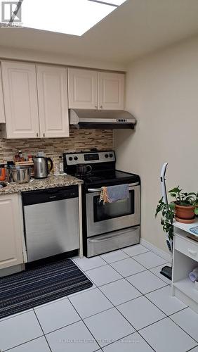 2207 - 135 Hillcrest Avenue, Mississauga, ON - Indoor Photo Showing Kitchen