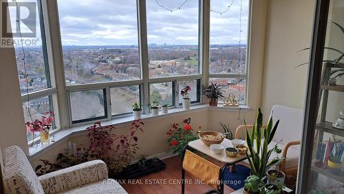 2207 - 135 Hillcrest Avenue, Mississauga, ON - Indoor