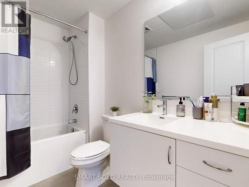 116 - 3200 William Coltson Avenue, Oakville, ON - Indoor Photo Showing Bathroom