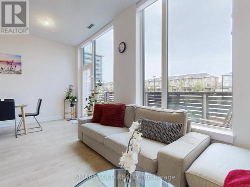 116 - 3200 William Coltson Avenue, Oakville, ON - Indoor Photo Showing Living Room