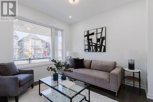 362 North Park Boulevard, Oakville, ON - Indoor Photo Showing Living Room