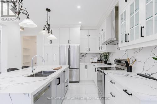 362 North Park Boulevard, Oakville, ON - Indoor Photo Showing Kitchen With Stainless Steel Kitchen With Double Sink With Upgraded Kitchen