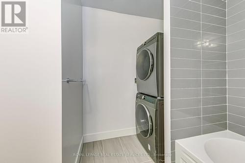 215 - 2333 Khalsa Gate, Oakville, ON - Indoor Photo Showing Laundry Room