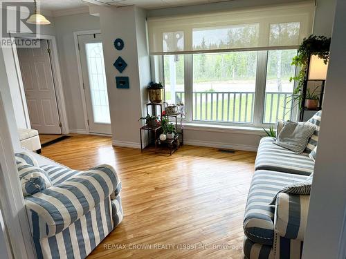 298 Government Road E, Kapuskasing, ON - Indoor Photo Showing Living Room