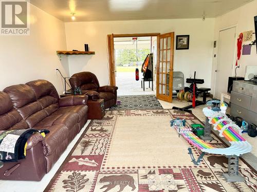 298 Government Road E, Kapuskasing, ON - Indoor Photo Showing Living Room