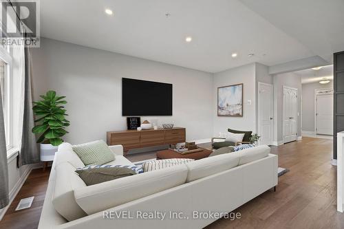 21 Marshall Lane, St. Catharines (456 - Oakdale), ON - Indoor Photo Showing Living Room