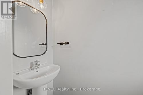 21 Marshall Lane, St. Catharines (456 - Oakdale), ON - Indoor Photo Showing Bathroom