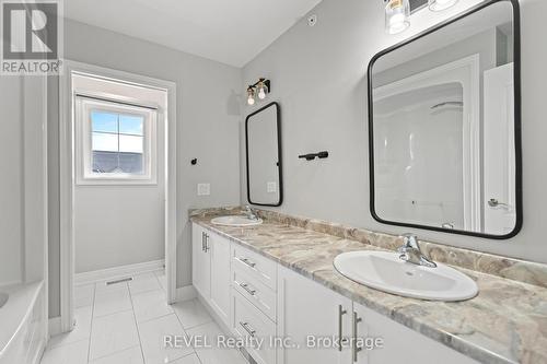 21 Marshall Lane, St. Catharines (456 - Oakdale), ON - Indoor Photo Showing Bathroom