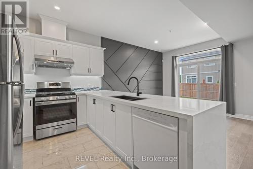 21 Marshall Lane, St. Catharines (456 - Oakdale), ON - Indoor Photo Showing Kitchen With Double Sink