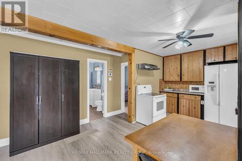 3045 John Street, Edwardsburgh/Cardinal, ON - Indoor Photo Showing Kitchen