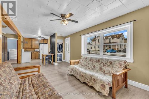 3045 John Street, Edwardsburgh/Cardinal, ON - Indoor Photo Showing Living Room