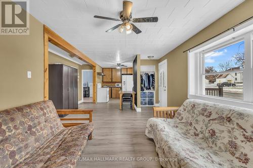 3045 John Street, Edwardsburgh/Cardinal, ON - Indoor Photo Showing Living Room