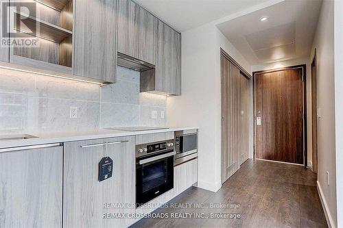 2509 - 85 Mcmahon Drive, Toronto, ON - Indoor Photo Showing Kitchen