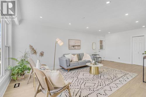 1554 Warden Avenue, Toronto, ON - Indoor Photo Showing Living Room