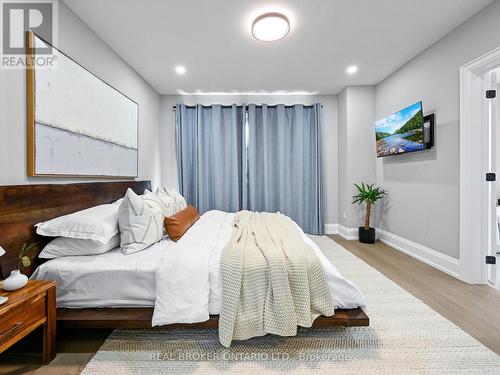 920 Fourth Street, Mississauga, ON - Indoor Photo Showing Bedroom