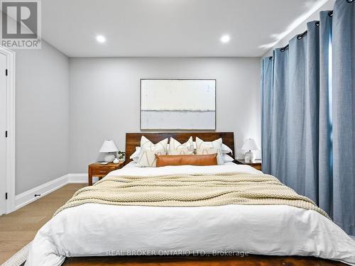 920 Fourth Street, Mississauga, ON - Indoor Photo Showing Bedroom