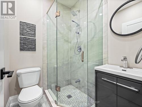 920 Fourth Street, Mississauga, ON - Indoor Photo Showing Bathroom