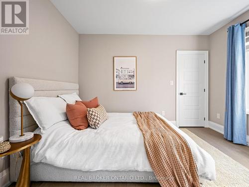 920 Fourth Street, Mississauga, ON - Indoor Photo Showing Bedroom