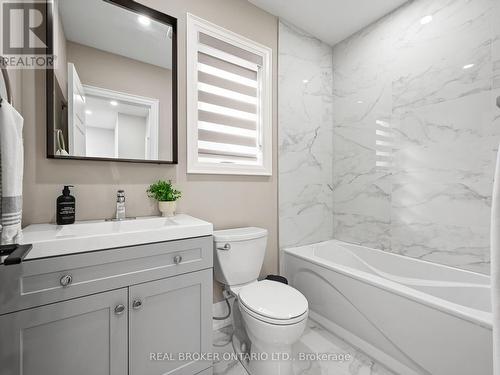 920 Fourth Street, Mississauga, ON - Indoor Photo Showing Bathroom