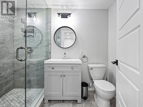 920 Fourth Street, Mississauga, ON - Indoor Photo Showing Bathroom