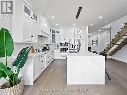 920 Fourth Street, Mississauga, ON - Indoor Photo Showing Kitchen With Upgraded Kitchen