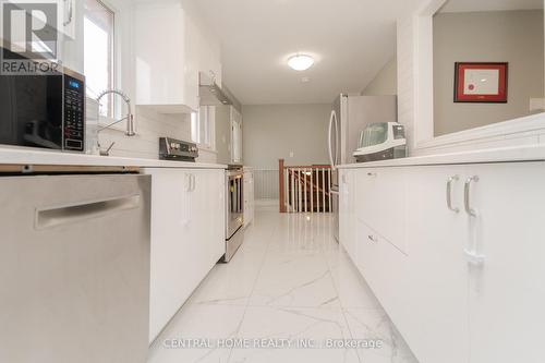 2690 Constable Road, Mississauga, ON - Indoor Photo Showing Kitchen