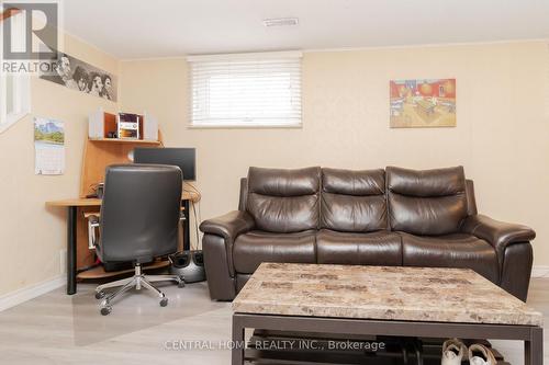 2690 Constable Road, Mississauga, ON - Indoor Photo Showing Living Room