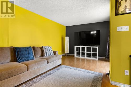 5058 10Th Avenue, Regina, SK - Indoor Photo Showing Living Room