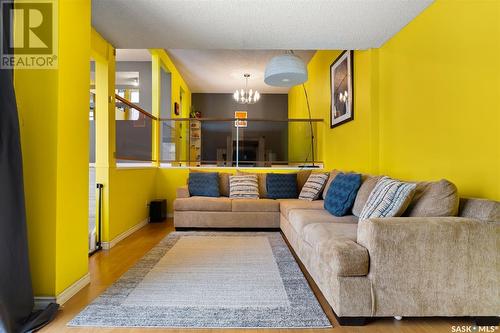 5058 10Th Avenue, Regina, SK - Indoor Photo Showing Living Room