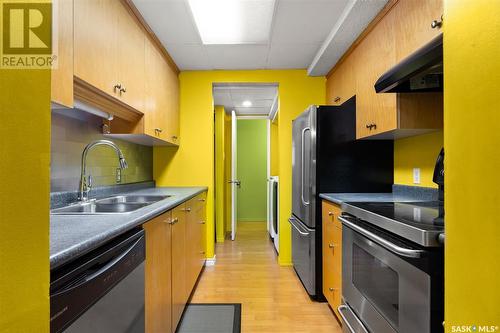 5058 10Th Avenue, Regina, SK - Indoor Photo Showing Kitchen With Double Sink