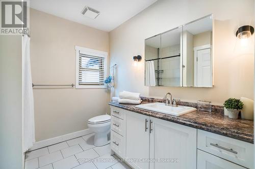 223 Sixth Street, Collingwood, ON - Indoor Photo Showing Bathroom