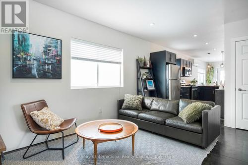 223 Sixth Street, Collingwood, ON - Indoor Photo Showing Living Room