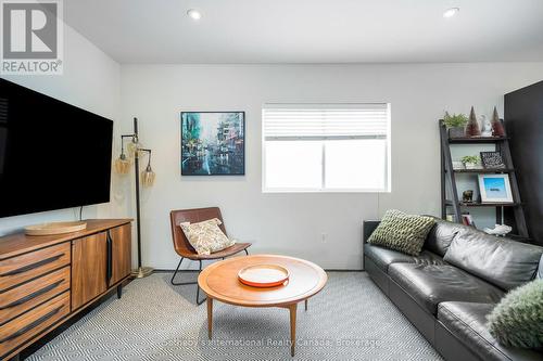 223 Sixth Street, Collingwood, ON - Indoor Photo Showing Living Room