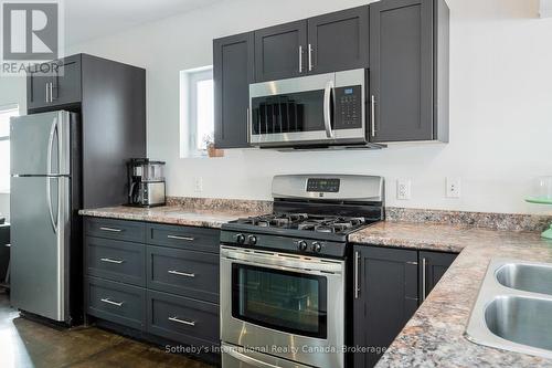 223 Sixth Street, Collingwood, ON - Indoor Photo Showing Kitchen With Double Sink