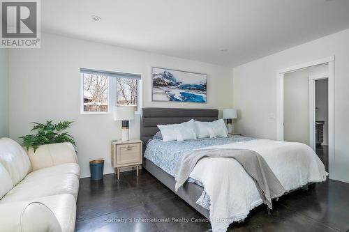 223 Sixth Street, Collingwood, ON - Indoor Photo Showing Bedroom