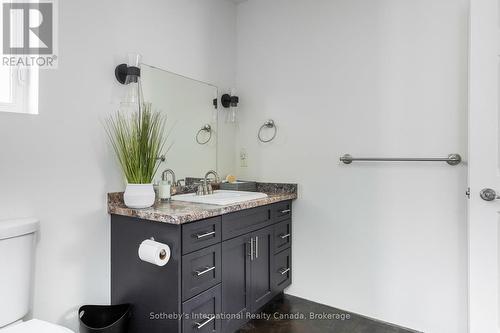 223 Sixth Street, Collingwood, ON - Indoor Photo Showing Bathroom