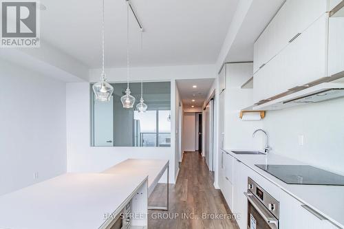 5504 - 197 Yonge Street, Toronto, ON - Indoor Photo Showing Kitchen With Upgraded Kitchen