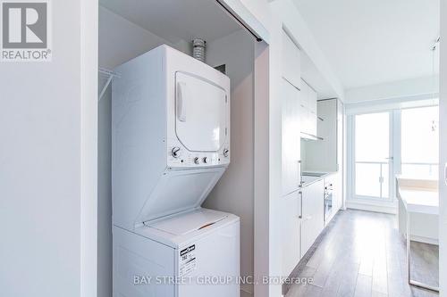 5504 - 197 Yonge Street, Toronto, ON - Indoor Photo Showing Laundry Room