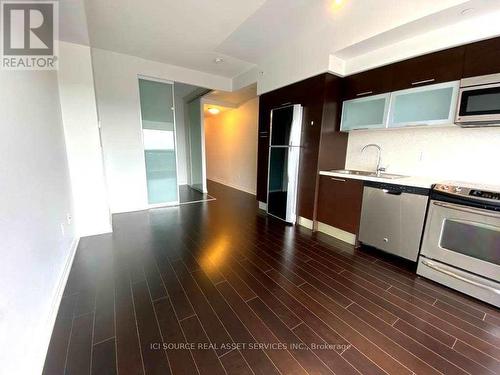 3006 - 386 Yonge Street, Toronto, ON - Indoor Photo Showing Kitchen