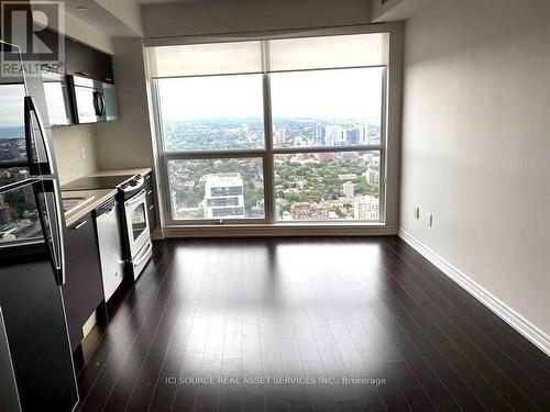 3006 - 386 Yonge Street, Toronto, ON - Indoor Photo Showing Kitchen