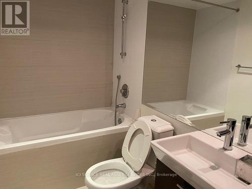 3006 - 386 Yonge Street, Toronto, ON - Indoor Photo Showing Bathroom