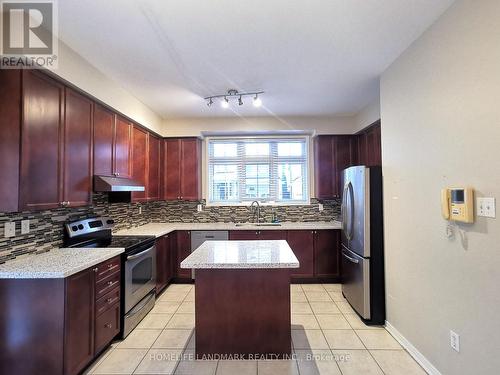 631 Fred Mclaren Boulevard, Markham, ON - Indoor Photo Showing Kitchen With Double Sink With Upgraded Kitchen