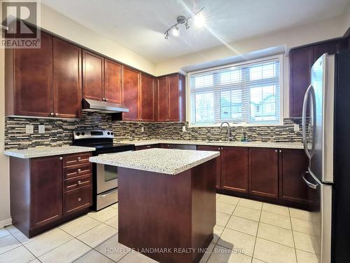 631 Fred Mclaren Boulevard, Markham, ON - Indoor Photo Showing Kitchen With Upgraded Kitchen