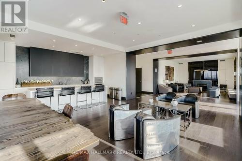 739 - 1830 Bloor Street W, Toronto, ON - Indoor Photo Showing Living Room