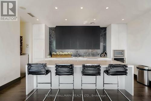 739 - 1830 Bloor Street W, Toronto, ON - Indoor Photo Showing Kitchen